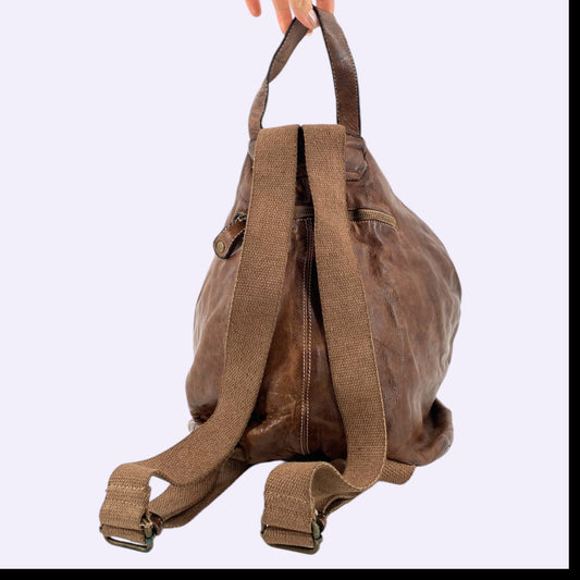 Kajal zaino in pelle tinto in capo