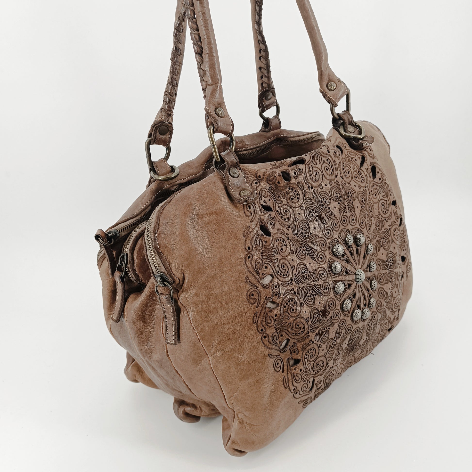 Romina Borsa in Pelle Tinto in Capo: Chic e Versatile